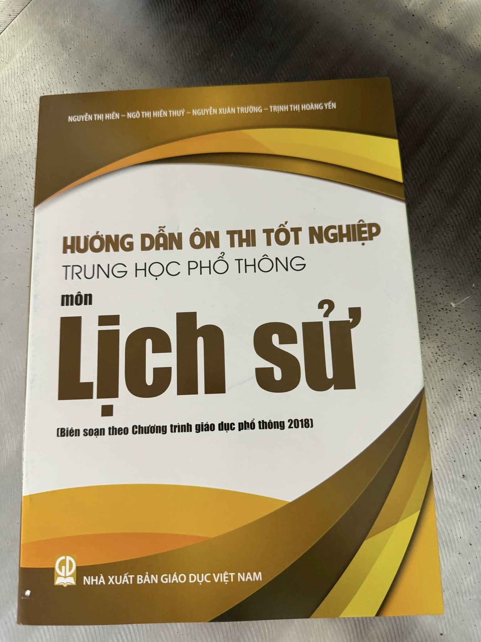 HƯỚNG DẪN ÔN THI TN THPT MÔN SỬ (CTM) NXB BGD