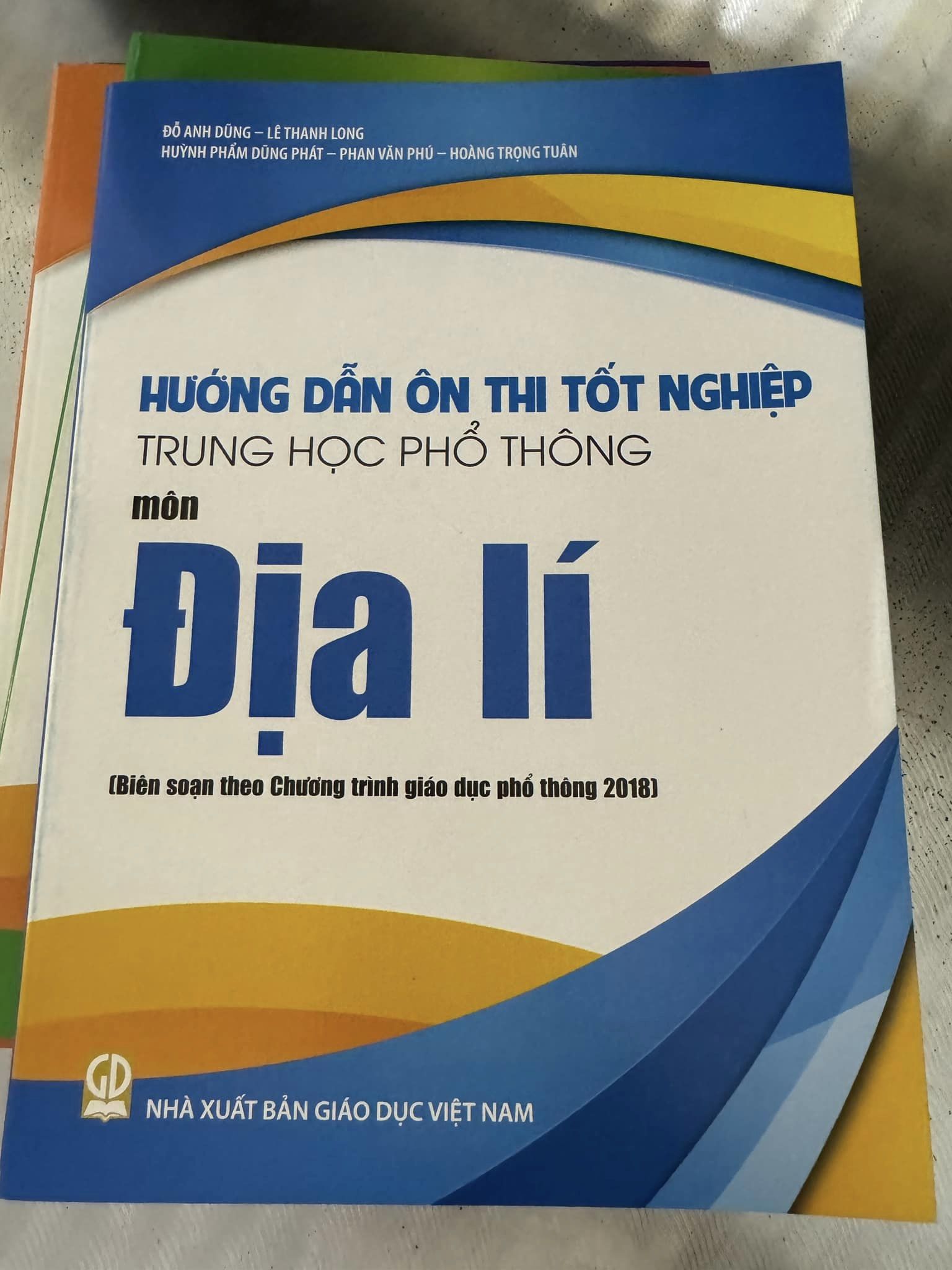 HƯỚNG DẪN ÔN THI TN THPT MÔN ĐỊA (CTM) NXB BGD